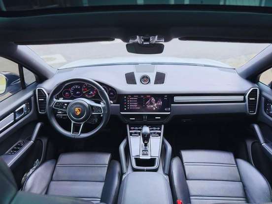PORSCHE-CAYENNE-2022