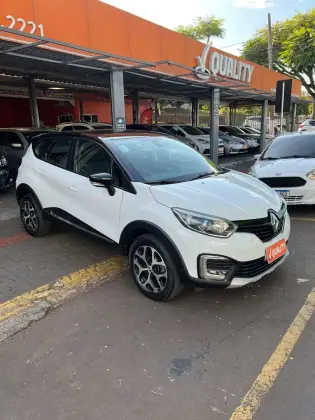 RENAULT CAPTUR 1.6 16V SCE FLEX INTENSE X-TRONIC RENAULT CAPTUR 1.6 16V SCE FLEX INTENSE X-TRONIC