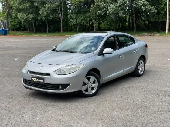 RENAULT FLUENCE 2.0 PRIVILÉGE 16V FLEX 4P AUTOMÁTICO