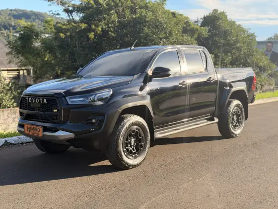 TOYOTA HILUX 2.8 D-4D TURBO DIESEL CD GR-S 4X4 AUTOMÁTICO