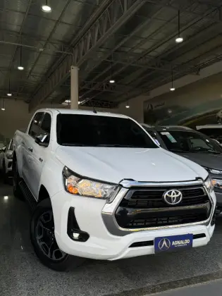 TOYOTA HILUX 2.8 D-4D TURBO DIESEL CD SRV 4X4 AUTOMÁTICO