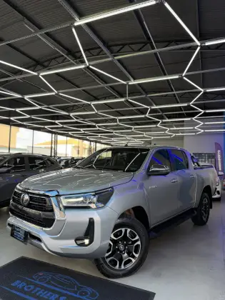 TOYOTA HILUX 2.8 D-4D TURBO DIESEL CD SRX 4X4 AUTOMÁTICO