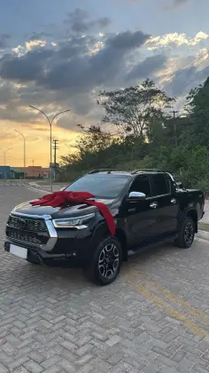 TOYOTA HILUX 2.8 D-4D TURBO DIESEL CD SRX 4X4 AUTOMÁTICO