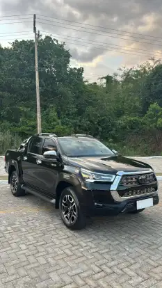 TOYOTA-HILUX-2023