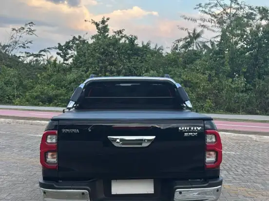 TOYOTA-HILUX-2.8 D-4D TURBO DIESEL CD SRX 4X4 AUTOMÁTICO TOYOTA-HILUX-2023