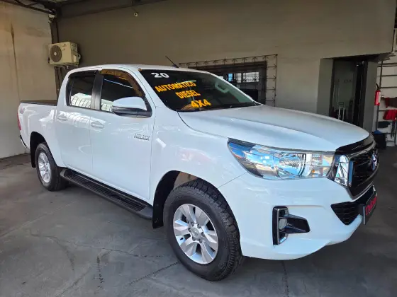 TOYOTA HILUX 2.8 SR 4X4 CD 16V DIESEL 4P AUTOMÁTICO