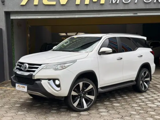TOYOTA HILUX SW4 2.7 SR 4X2 16V FLEX 4P AUTOMÁTICO