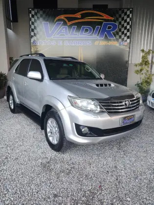 TOYOTA HILUX SW4 3.0 SRV 4X4 7 LUGARES 16V TURBO INTERCOOLER DIESEL 4P AUTOMÁTICO TOYOTA HILUX SW4 3.0 SRV 4X4 7 LUGARES 16V TURBO INTERCOOLER DIESEL 4P AUTOMÁTICO