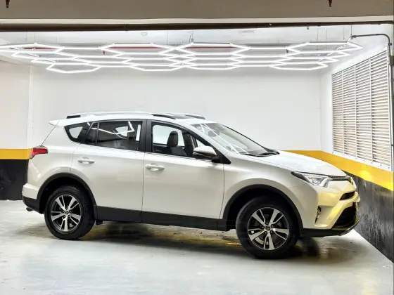 TOYOTA RAV4 2.0 TOP 4X2 16V GASOLINA 4P AUTOMÁTICO