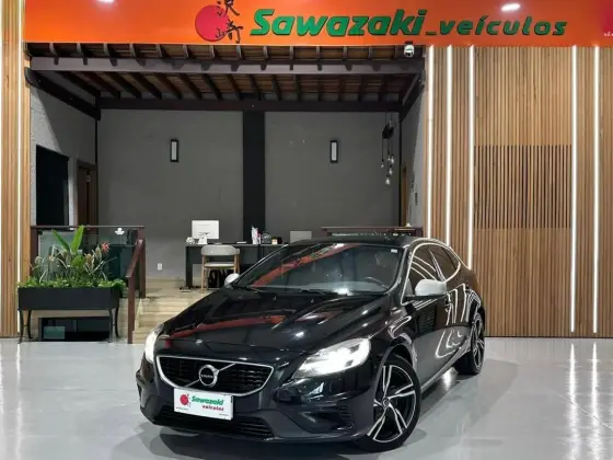VOLVO V40 2.0 T5 R-DESIGN GASOLINA 4P AUTOMÁTICO