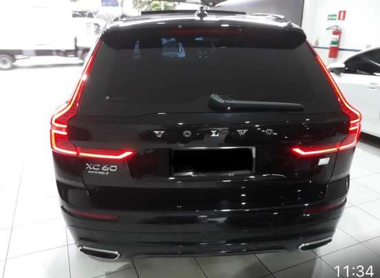 VOLVO-XC60-2021