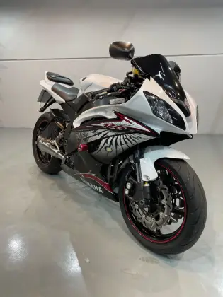 YAMAHA YZF-R6 
