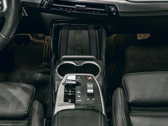 BMW-iX1-2024