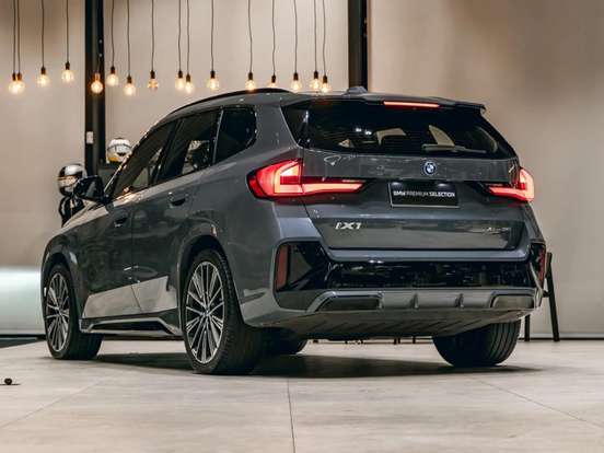 BMW-iX1-2024