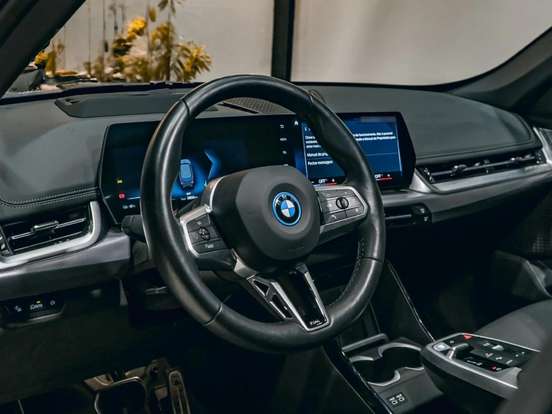 BMW-iX1-2024