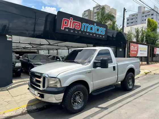 FORD F-250 4.2 XLT 4X2 CS TURBO INTERCOOLER DIESEL 2P MANUAL FORD F-250 4.2 XLT 4X2 CS TURBO INTERCOOLER DIESEL 2P MANUAL