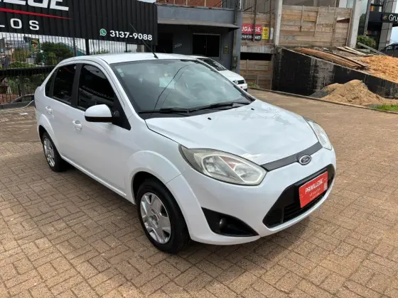 FORD FIESTA 1.6 ROCAM SEDAN 8V FLEX 4P MANUAL
