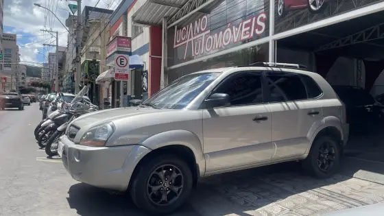 HYUNDAI TUCSON 2.0 MPFI GL 16V 142CV 2WD GASOLINA 4P MANUAL HYUNDAI TUCSON 2.0 MPFI GL 16V 142CV 2WD GASOLINA 4P MANUAL