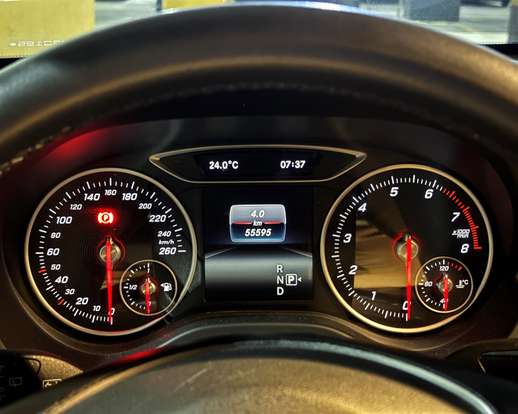 MERCEDES-BENZ-A 200-2016