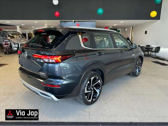 MITSUBISHI-OUTLANDER-2025