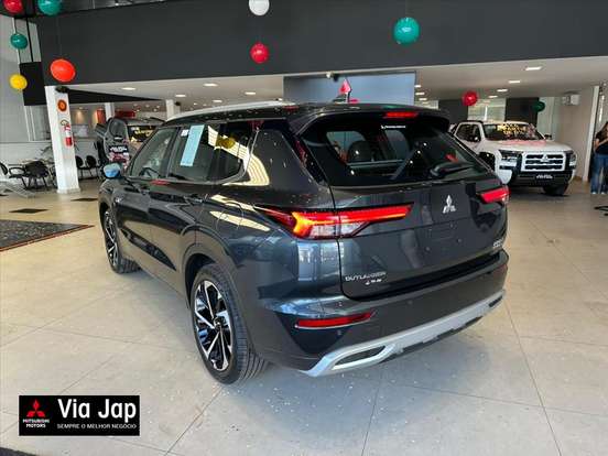 MITSUBISHI-OUTLANDER-2025
