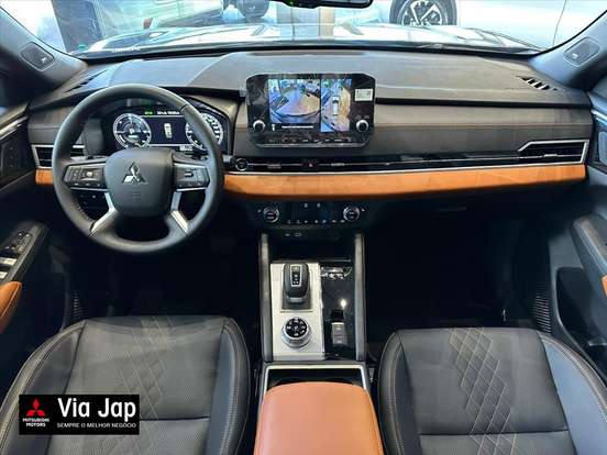 MITSUBISHI-OUTLANDER-2025