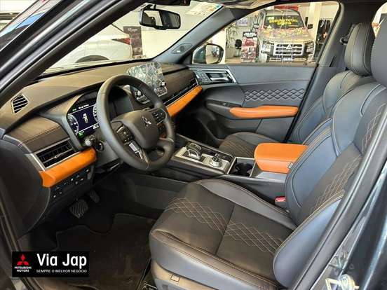 MITSUBISHI-OUTLANDER-2025