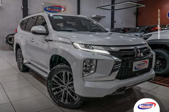 MITSUBISHI PAJERO SPORT 2.4 16V MIVEC TURBO DIESEL LEGEND BLACK AWD AUTOMÁTICO