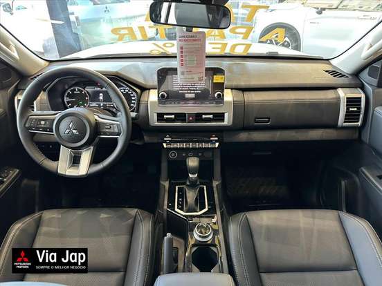 MITSUBISHI-TRITON-2.4 BITURBO DIESEL CD HPE 4X4 AUTOMÁTICO MITSUBISHI-TRITON-2025