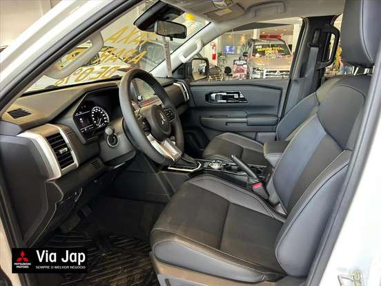 MITSUBISHI-TRITON-2025