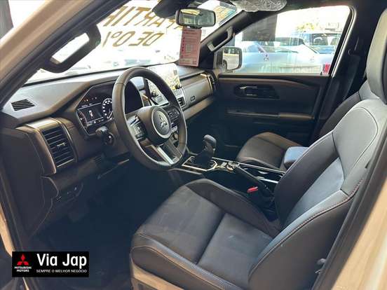 MITSUBISHI-TRITON-2025