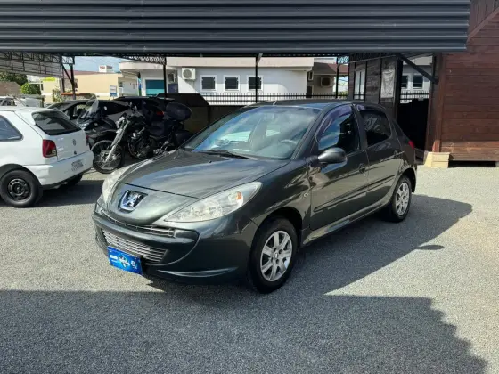 PEUGEOT 207 1.4 XR 8V FLEX 4P MANUAL PEUGEOT 207 1.4 XR 8V FLEX 4P MANUAL