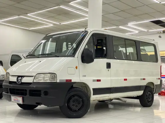 PEUGEOT BOXER 2.3 HDI 330 FURGÃO MÉDIO 8V DIESEL 3P MANUAL