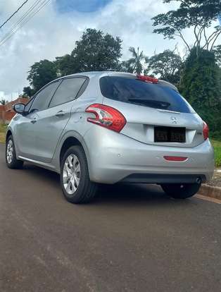 PEUGEOT-208-2013