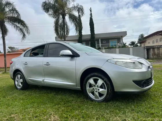 RENAULT FLUENCE 2.0 DYNAMIQUE 16V FLEX 4P AUTOMÁTICO RENAULT FLUENCE 2.0 DYNAMIQUE 16V FLEX 4P AUTOMÁTICO