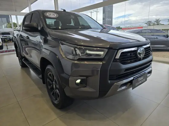 TOYOTA HILUX 2.8 D-4D TURBO DIESEL CD CONQUEST 4X4 AUTOMÁTICO