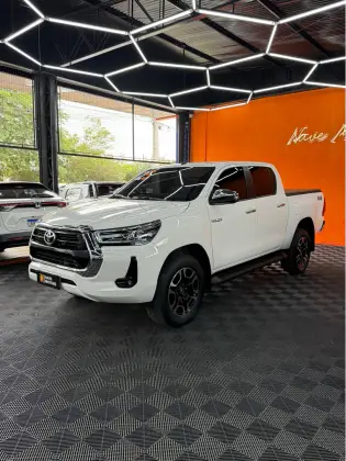 TOYOTA HILUX 2.8 D-4D TURBO DIESEL CD SRV 4X4 AUTOMÁTICO