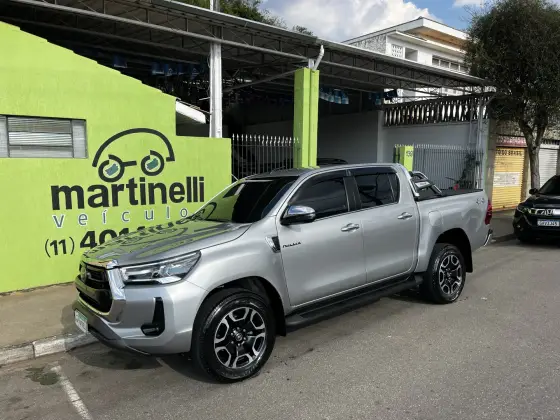TOYOTA HILUX 2.8 D-4D TURBO DIESEL CD SRX 4X4 AUTOMÁTICO