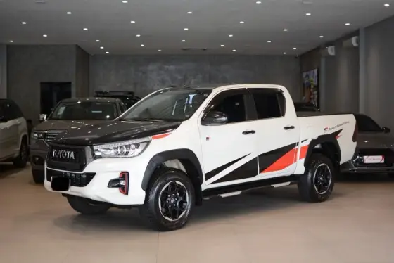 TOYOTA HILUX 2.8 GR SPORT 4X4 CD 16V DIESEL 4P AUTOMÁTICO