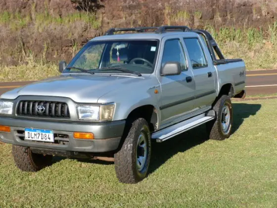 TOYOTA HILUX 3.0 SR 4X4 CD 8V DIESEL 4P MANUAL
