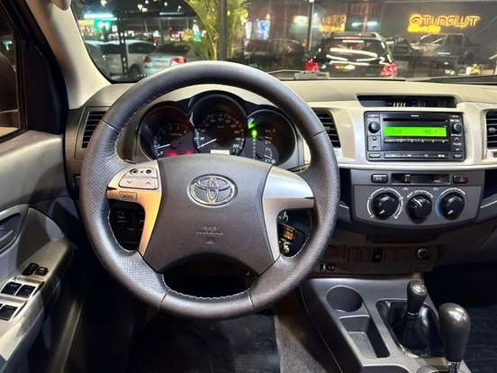 TOYOTA-HILUX-2012