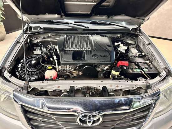 TOYOTA-HILUX-2012