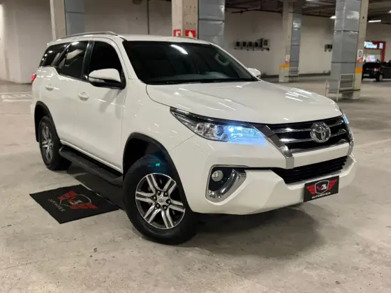 TOYOTA HILUX SW4 2.7 SR 7 LUGARES 4X2 16V FLEX 4P AUTOMÁTICO