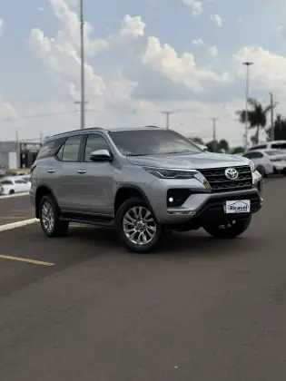 TOYOTA HILUX SW4 2.7 VVT-i FLEX SRV 7L 4X2 AUTOMÁTICO