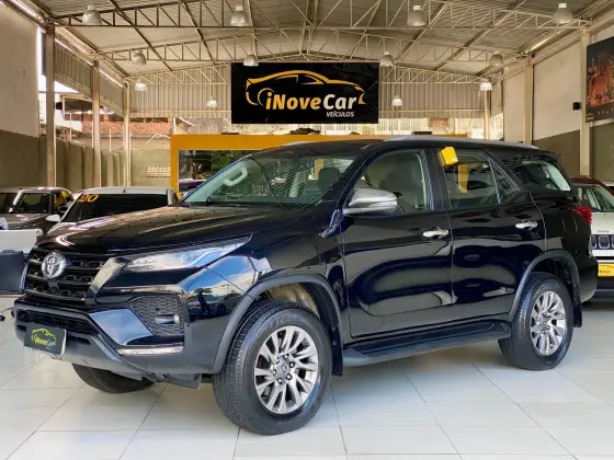 TOYOTA HILUX SW4 2.7 VVT-i FLEX SRV 7L 4X2 AUTOMÁTICO