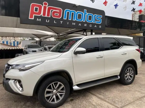 TOYOTA HILUX SW4 2.8 SRX 4X4 16V TURBO INTERCOOLER DIESEL 4P AUTOMÁTICO TOYOTA HILUX SW4 2.8 SRX 4X4 16V TURBO INTERCOOLER DIESEL 4P AUTOMÁTICO