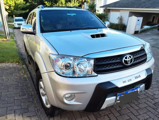 TOYOTA HILUX SW4 3.0 SRV 4X4 7 LUGARES 16V TURBO INTERCOOLER DIESEL 4P AUTOMÁTICO