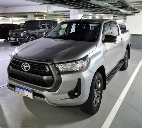 TOYOTA HILUX 2.8 D-4D TURBO DIESEL CD SR 4X4 AUTOMÁTICO