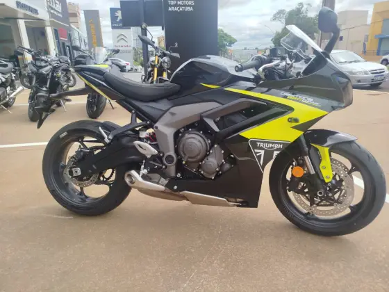 TRIUMPH DAYTONA 660 