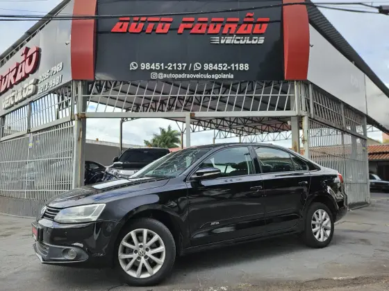 VOLKSWAGEN JETTA 2.0 COMFORTLINE FLEX 4P TIPTRONIC